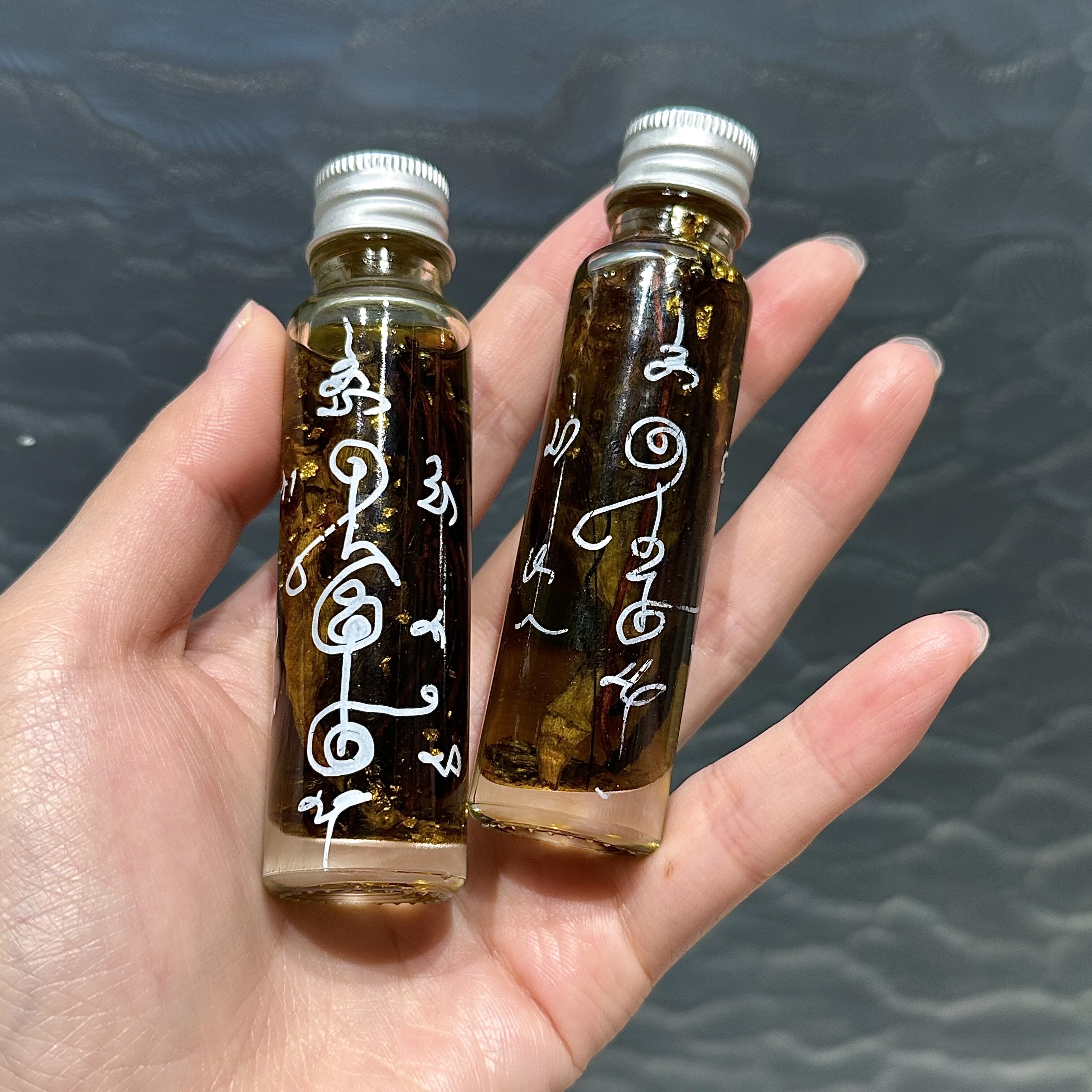 泰国佛牌 鲁士纳洛千依百顺香水油瓶子 蝴蝶膏四面崇迪工艺品泰国