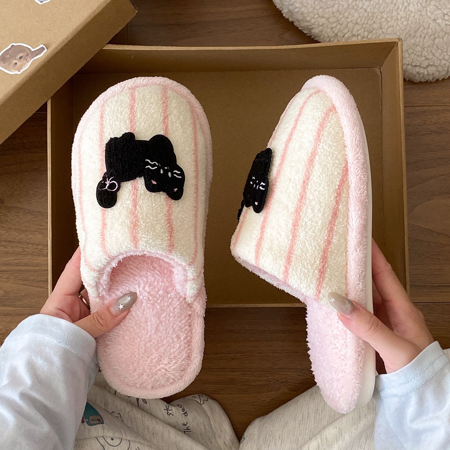 甜美彩色条纹棉拖鞋女冬季新款绣花猫休闲居家宿舍平底保暖棉鞋女