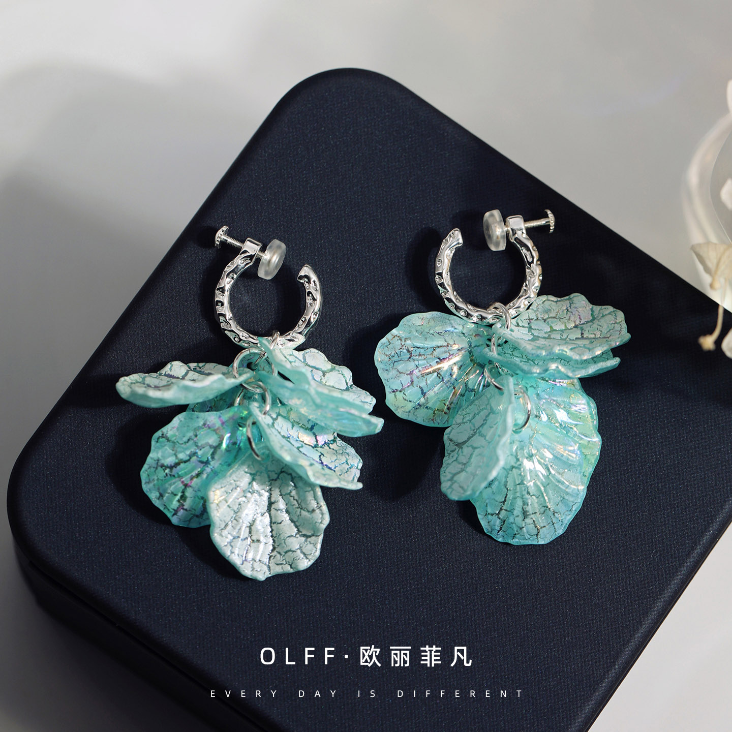 无痛耳夹设计感蓝色花瓣耳钉