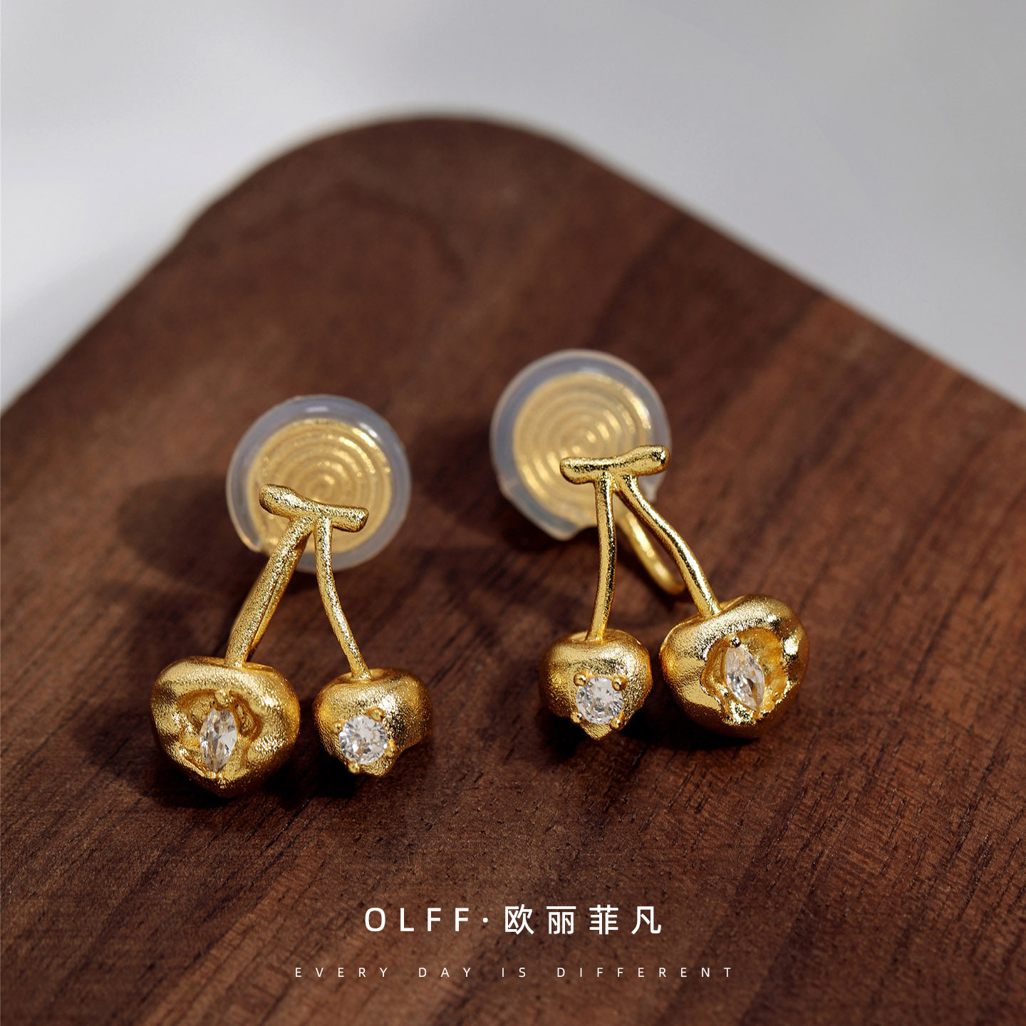 设计师款复古破碎感樱桃无痛耳夹