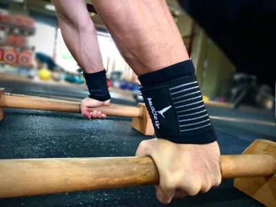 护腕健身加压保护透气运动专用