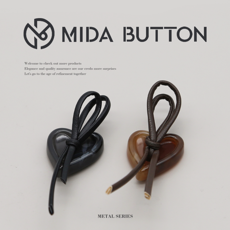 韩版女装配饰爱心形状塑料皮绳绑带系带秋冬针织上衣开衫外套纽扣