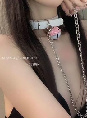 牵引绳女朋友项圈女颈带铃铛编绳成人简颈链黑PU脖环铃铛牵引链