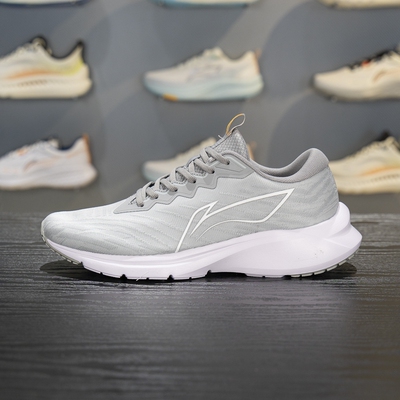 李宁男子跑鞋耐磨透气