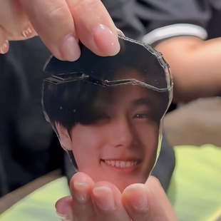 新款pondphuwin周边自制抽象双人创意亚克力背包装饰抽拉钥匙扣