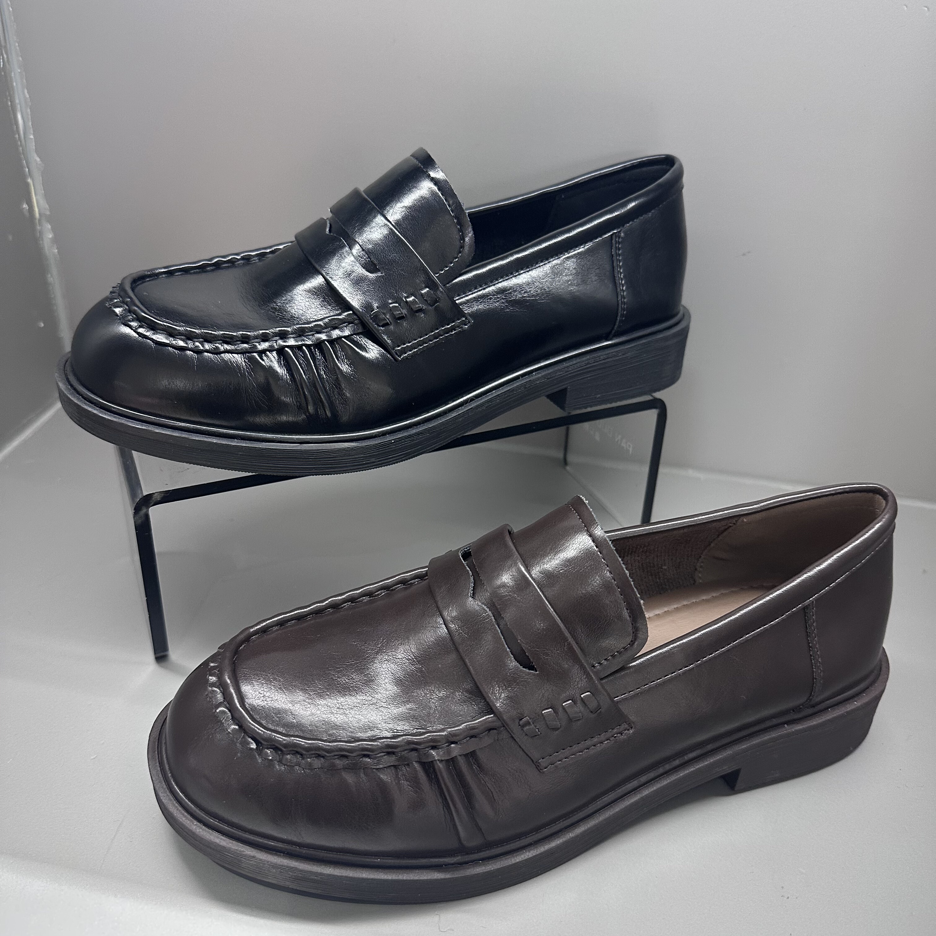 茵茵家2026春秋季新款欧货复古一脚蹬乐福鞋女时尚简约尖头小皮鞋