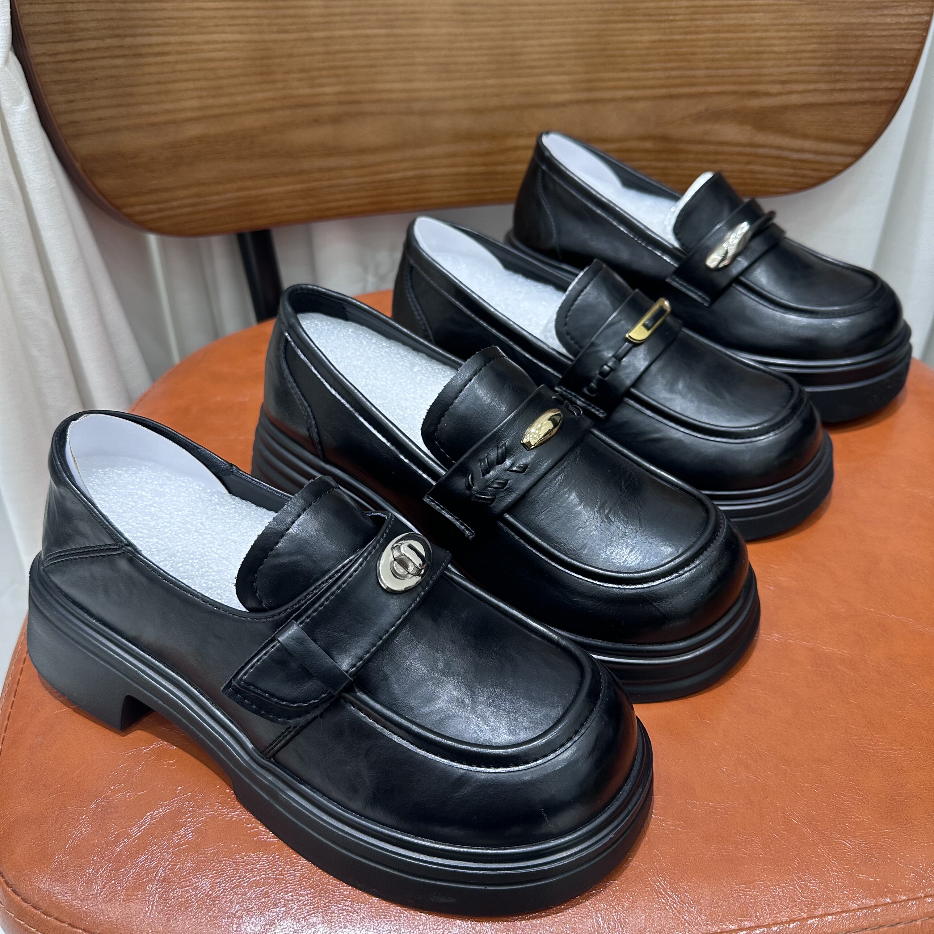 茵茵家2026春秋季韩版黑色粗跟一脚蹬乐福鞋女轻便简约圆头小皮鞋