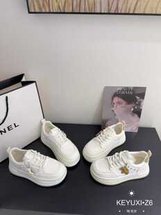 茵茵家2026春秋韩版真皮圆头网面松糕底小白鞋女透气卡通马休闲鞋