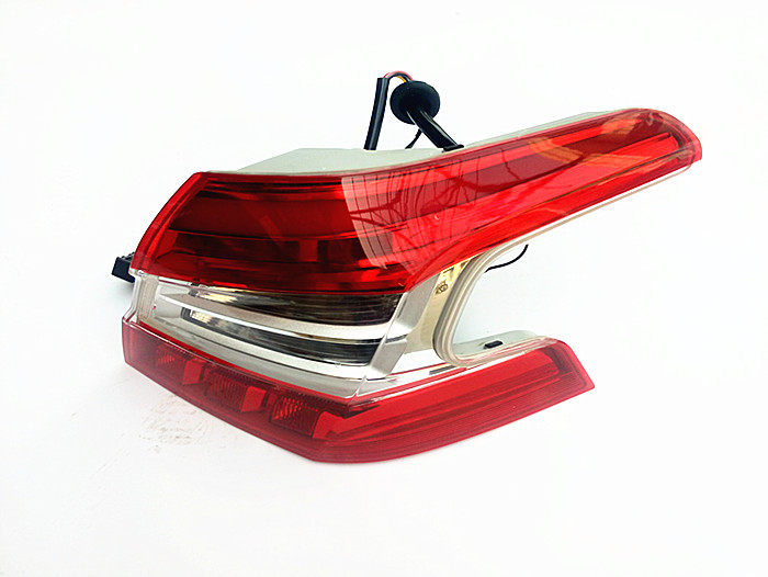 适配东风标致408后尾灯总成