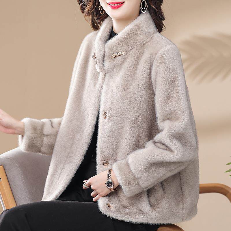 小个子妈妈秋冬装皮草外套时尚中老年女士新款水貂绒皮毛一体大衣