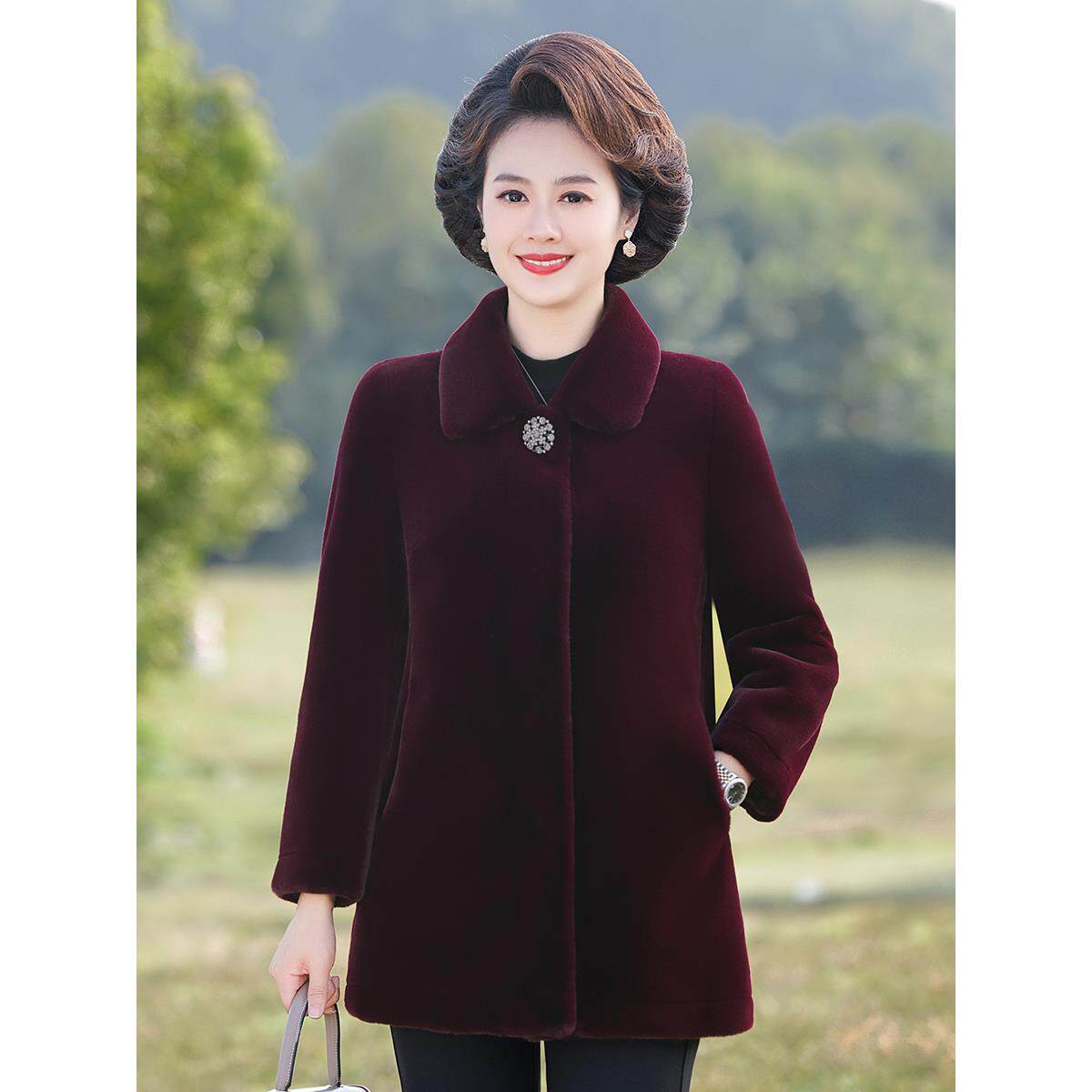 50岁妈妈冬装皮草外套新款端庄大气衣服中老年女高贵皮毛一体大衣