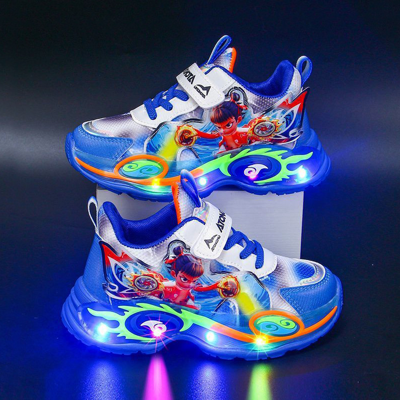 哪吒带灯男童运动鞋秋季2025新款发光儿童跑步鞋子中大童网面透气