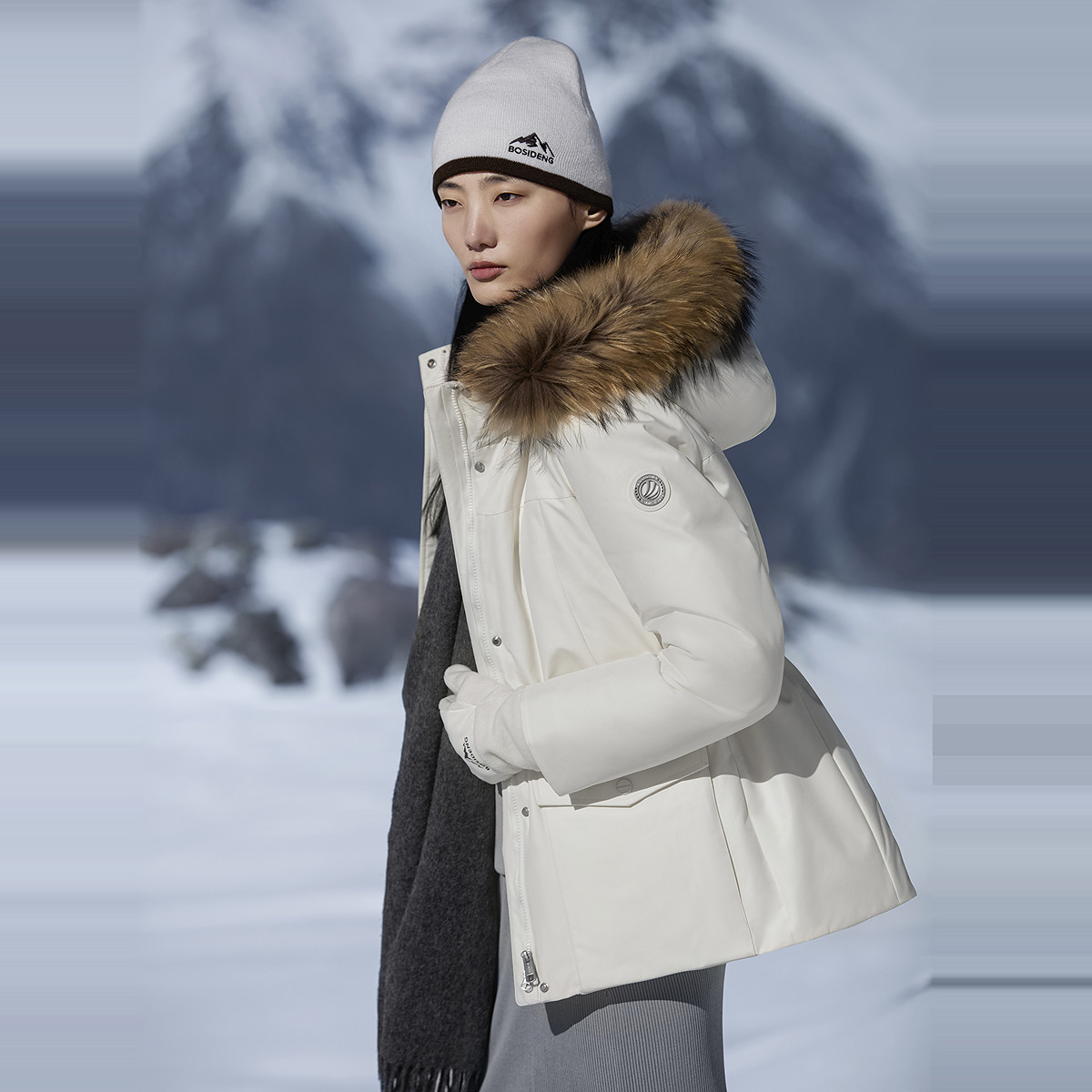 波司登女士羽绒服2025新款冬季极寒鹅绒连帽外套收腰韩版短款毛领