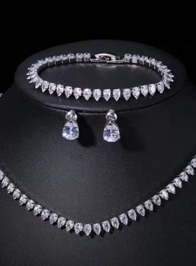 法式轻奢优雅镶钻银色简约方糖锆石耳钉女气质简约高级感银针耳饰