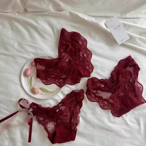 品红色镂空纯棉女三角裤