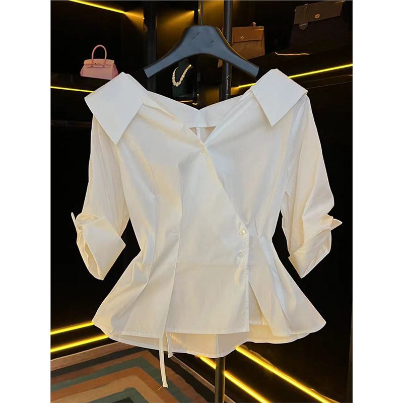 白色五分袖露肩衬衫女2026新款夏季掐腰设计感显瘦法式独特小上衣