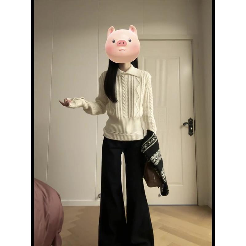 米白色翻领粗针麻花毛衣