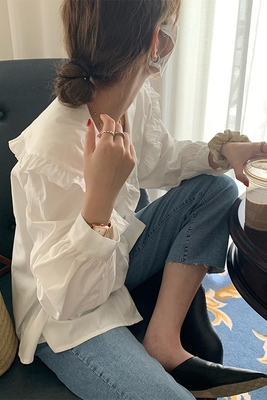 白色娃娃领荷叶边早秋泡泡袖上衣