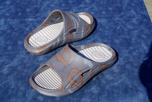 38-45 ярдов одно серая высокая бомба с толстыми толстыми тапочками сандалии.