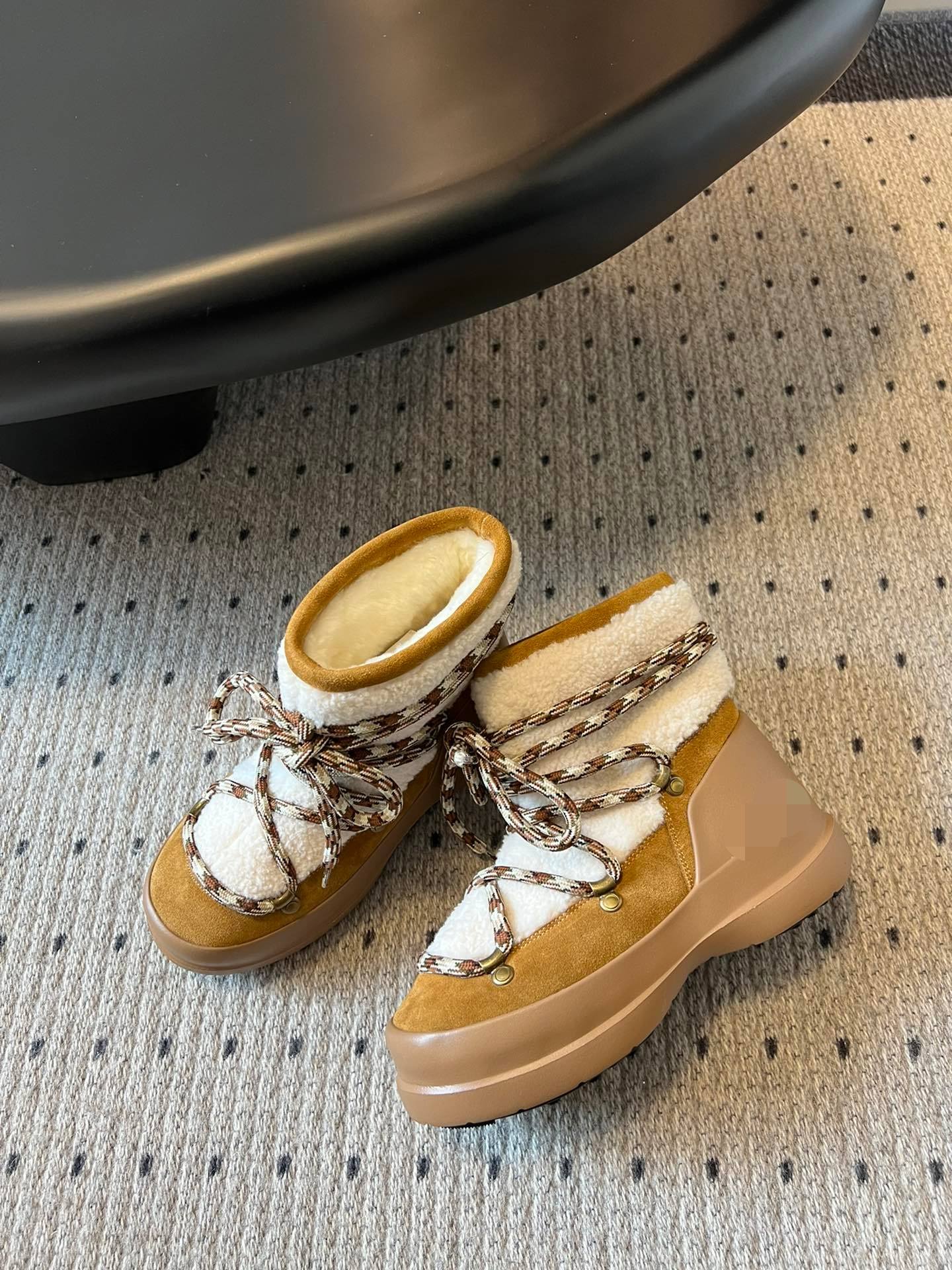 网红真皮羊毛毛保暖厚底雪地靴女25新款显腿长时尚绑带马丁短靴潮