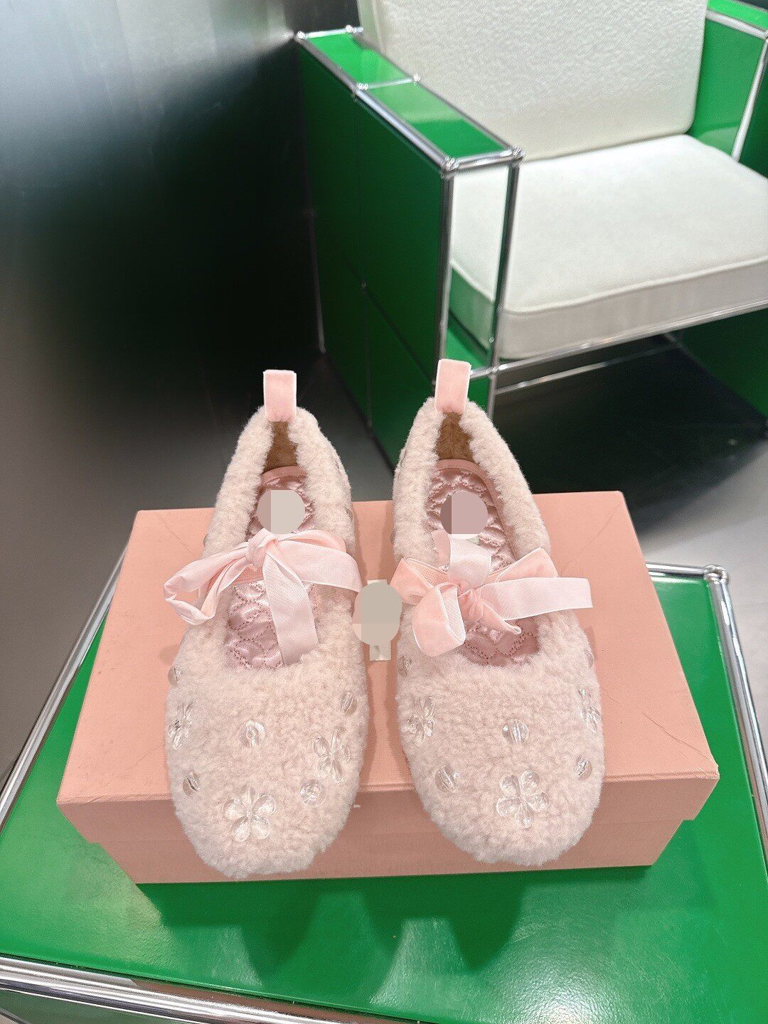 可爱甜美水晶花朵羊毛毛瓢鞋单鞋