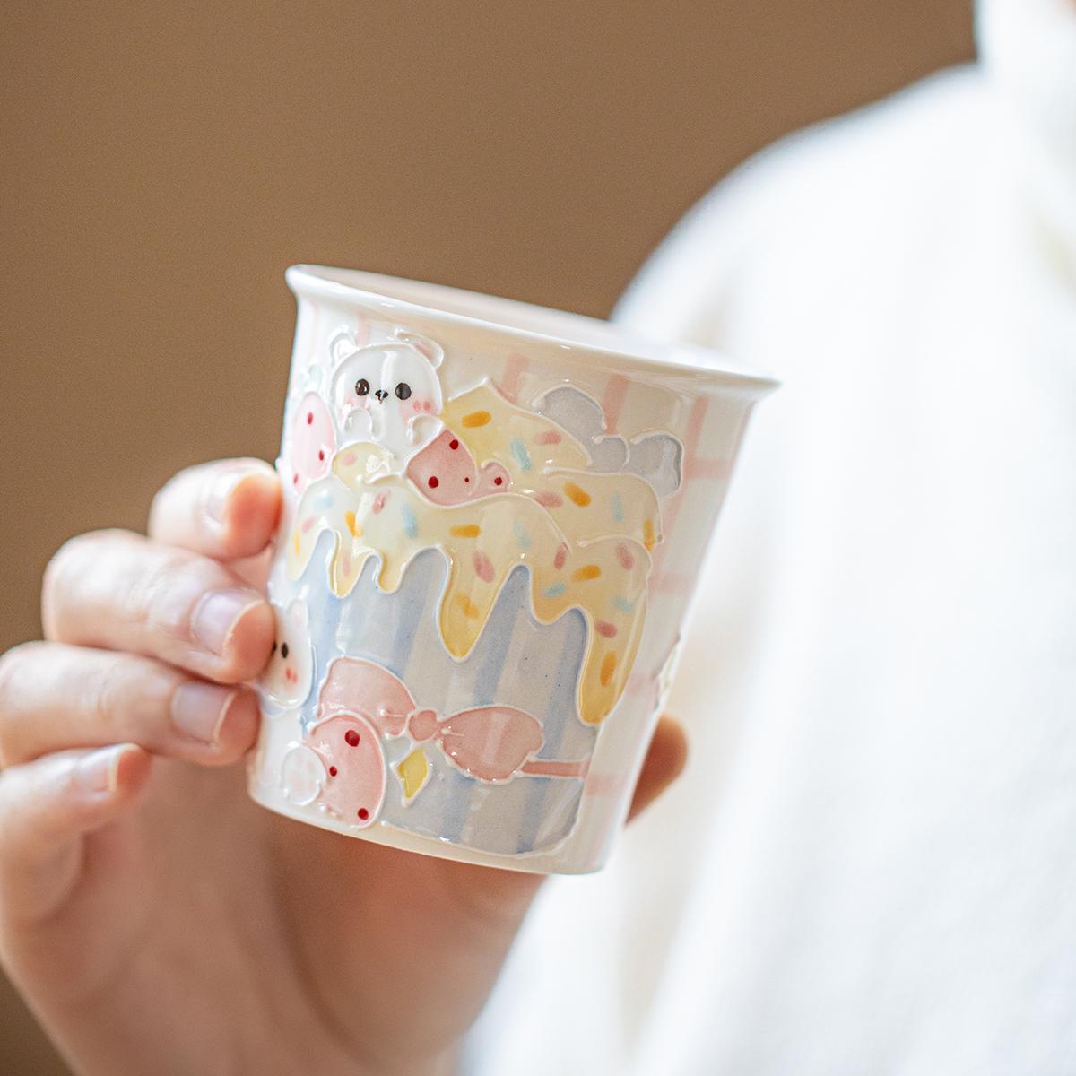 草莓熊可乐杯随行杯手握杯马克杯手绘釉下陶瓷水杯景德镇菀菀手作