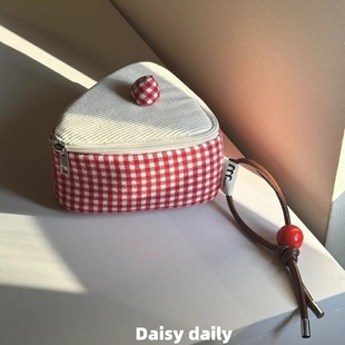 小众设计感可爱格纹三角蛋糕收纳包韩系便携出行洗漱包手拎相机包