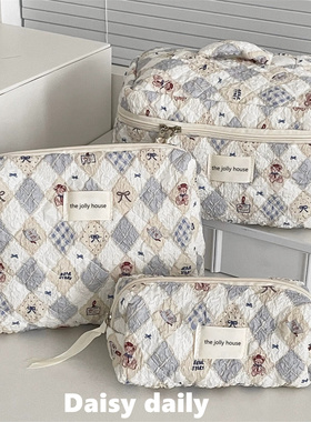 可爱小熊化妆包女2025新款便携随身旅行洗漱包大容量化妆品收纳包