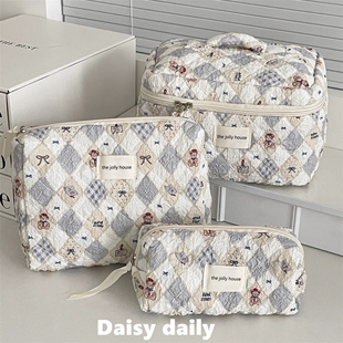 可爱小熊化妆包女2025新款便携随身旅行洗漱包大容量化妆品收纳包