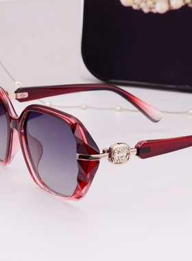红色不规则小脸偏光太阳眼镜