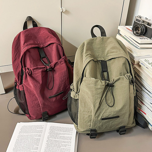 尼龙轻便双肩包男女通用初中生书包高中大学生大容量旅游登山背包