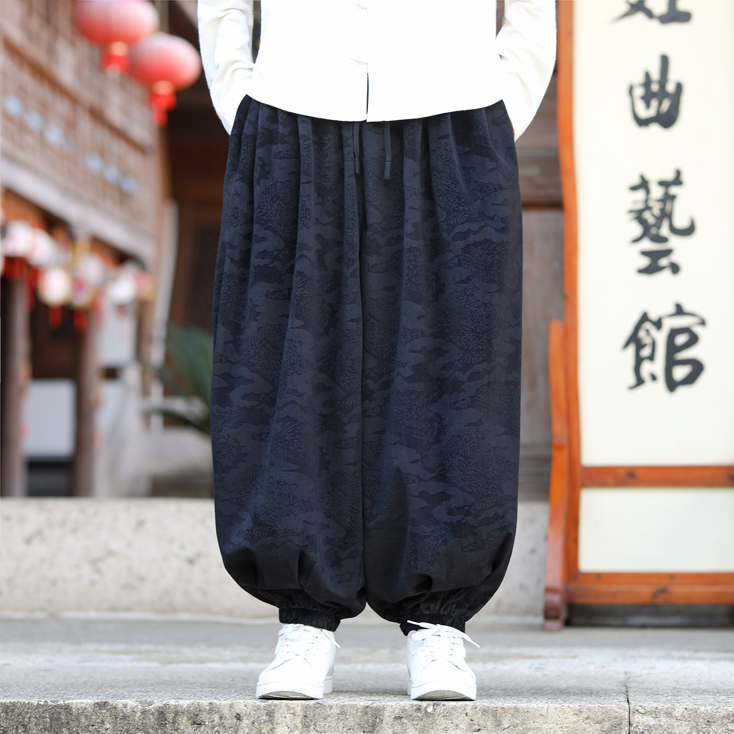 黑色