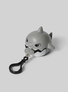 “无聊玩一个拉线就会动的小鲨鱼”创意解压男孩咬牙小玩具