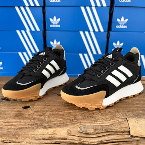 阿迪达斯男女同款厚底休闲跑鞋