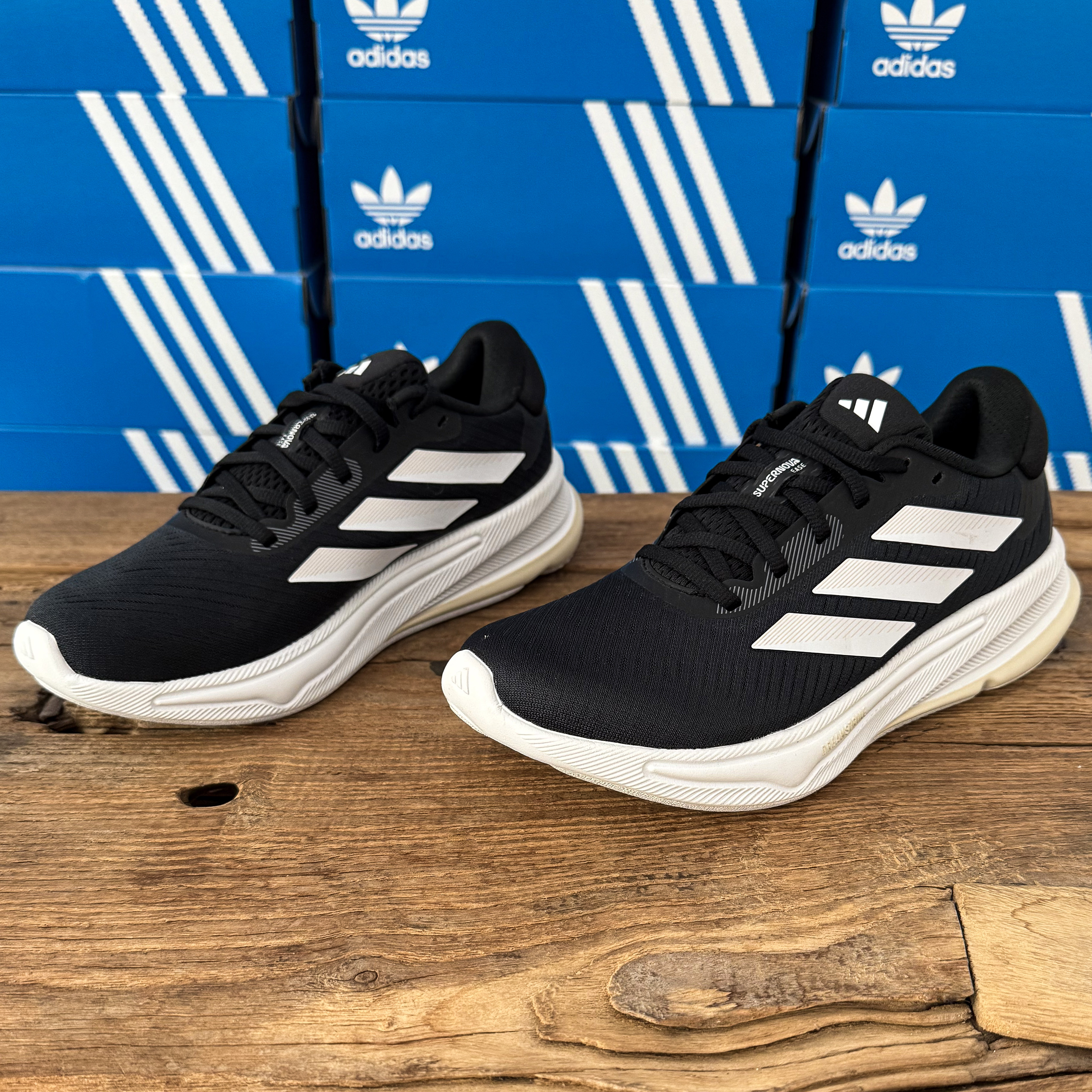 Adidas阿迪达斯 SUPERNOVA女士网面舒适透气缓震运动跑鞋 JH6072
