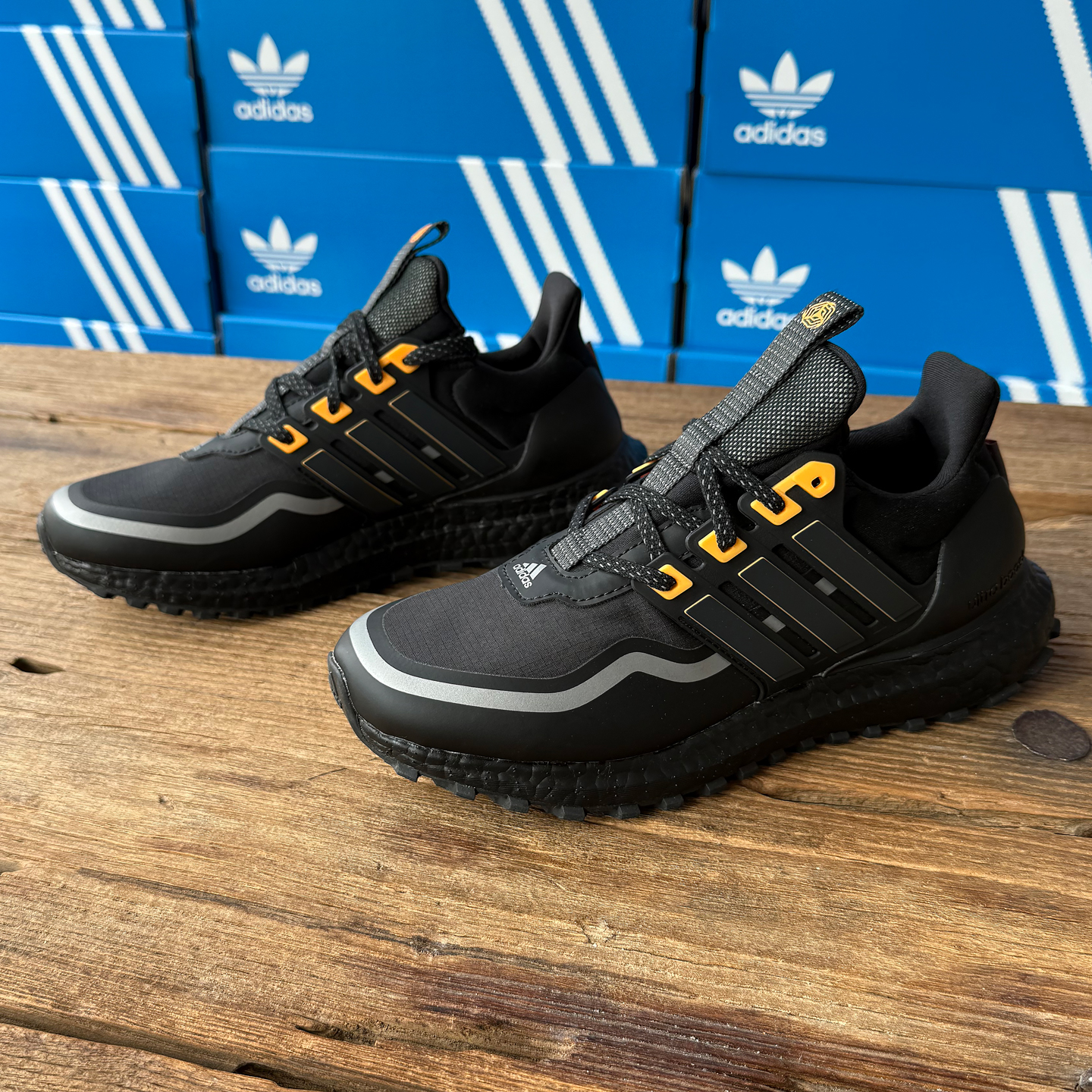 Adidas防滑耐磨透气休闲运动鞋