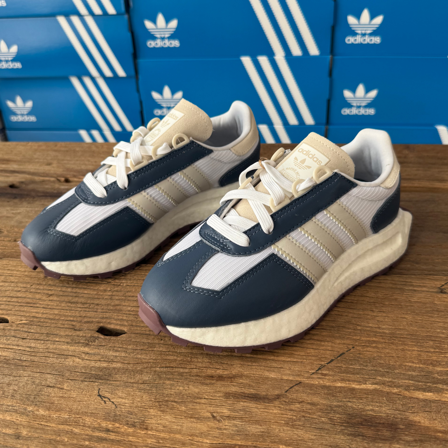 阿迪达斯三叶草复古运动鞋