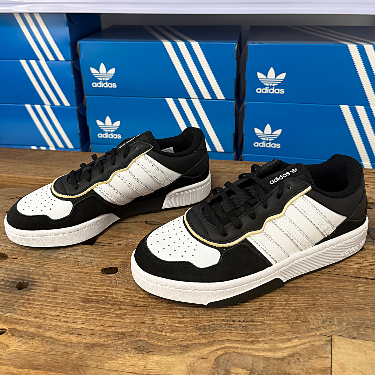 Adidas阿迪达斯COURTIC SHOES三叶草运动经典休闲黑白板鞋JI2555