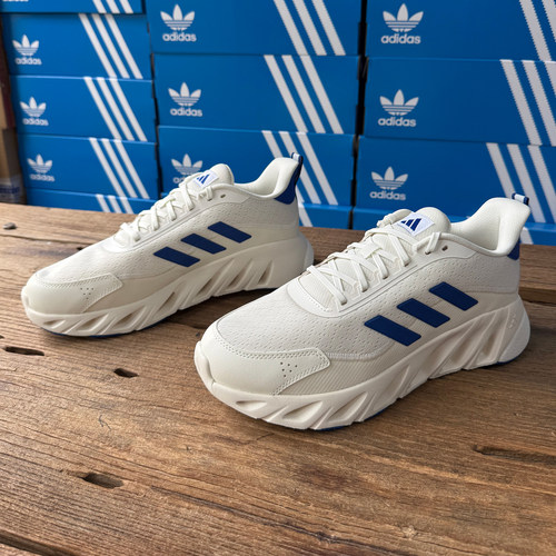 Adidas防滑耐磨休闲透气运动鞋