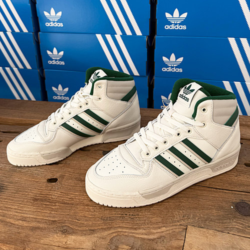 阿迪达斯三叶草复古休闲板鞋