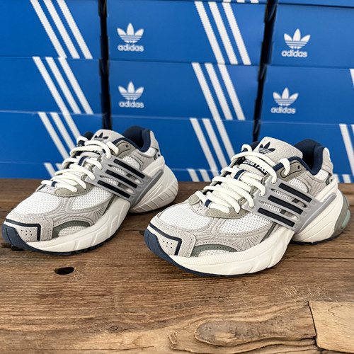 阿迪达斯三叶草Adistar老爹鞋