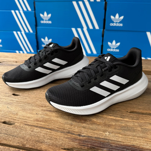 Adidas女款防滑耐磨透气运动鞋
