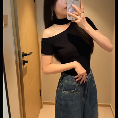 独特高级感斜肩挂脖短袖T恤女2025夏新款气质小众不撞款露肩上衣H