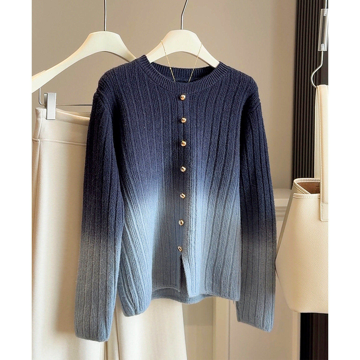 设计感渐变色下摆开叉毛衣上衣女2025秋冬新款百搭显瘦套头针织衫