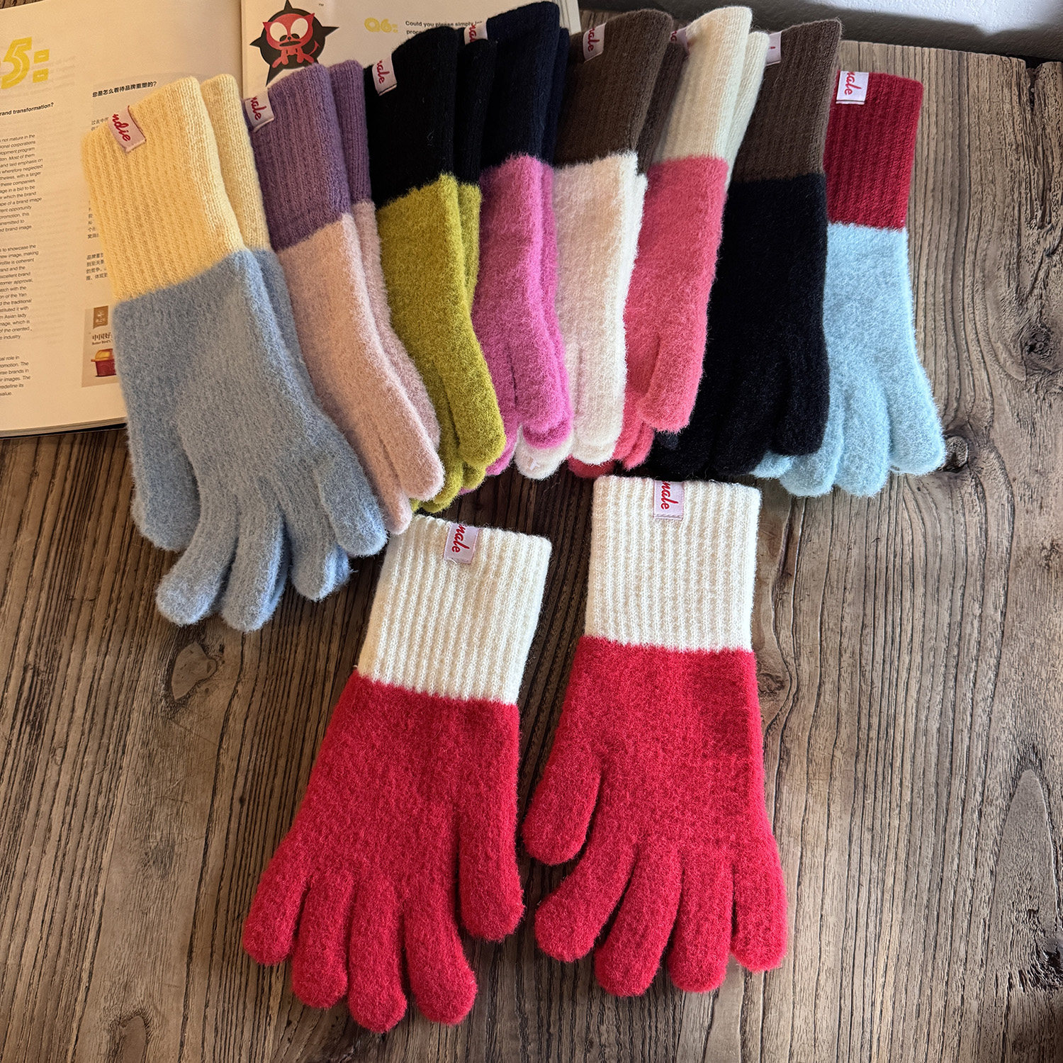 ins针织仿羊绒手套女冬季新款触屏加绒加厚防寒分指毛线时尚手套