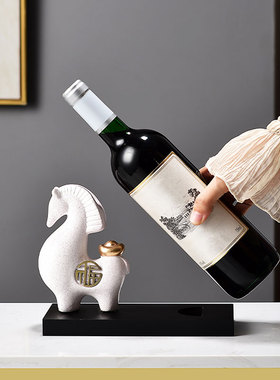 新中式马上有钱红酒架摆件