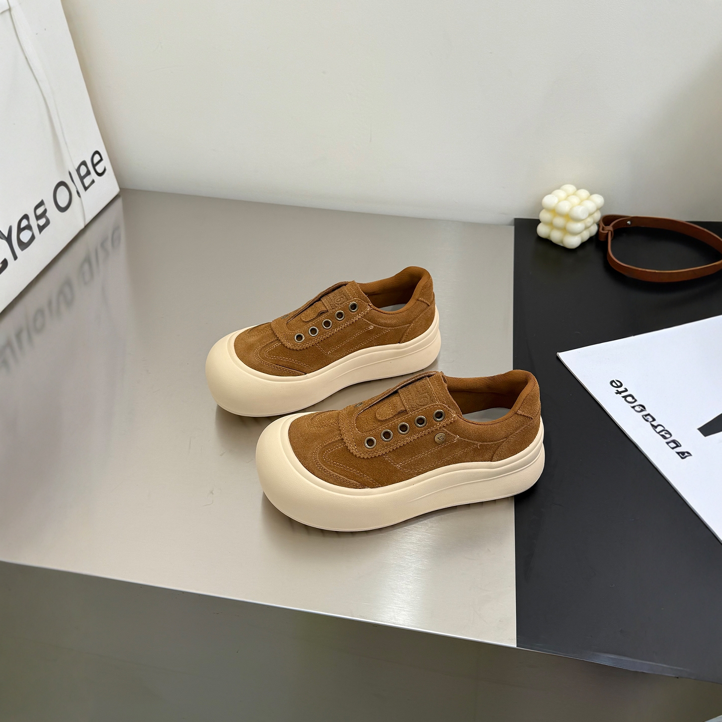 厚底一脚蹬娃娃头两穿气眼懒人鞋