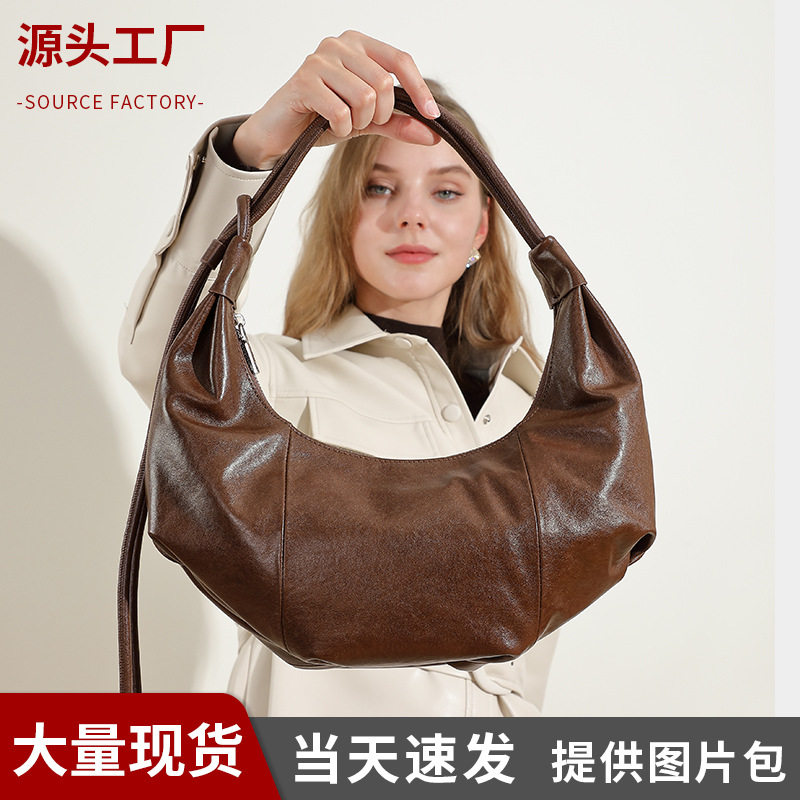 欧美时尚真皮高级感斜挎饺子包头