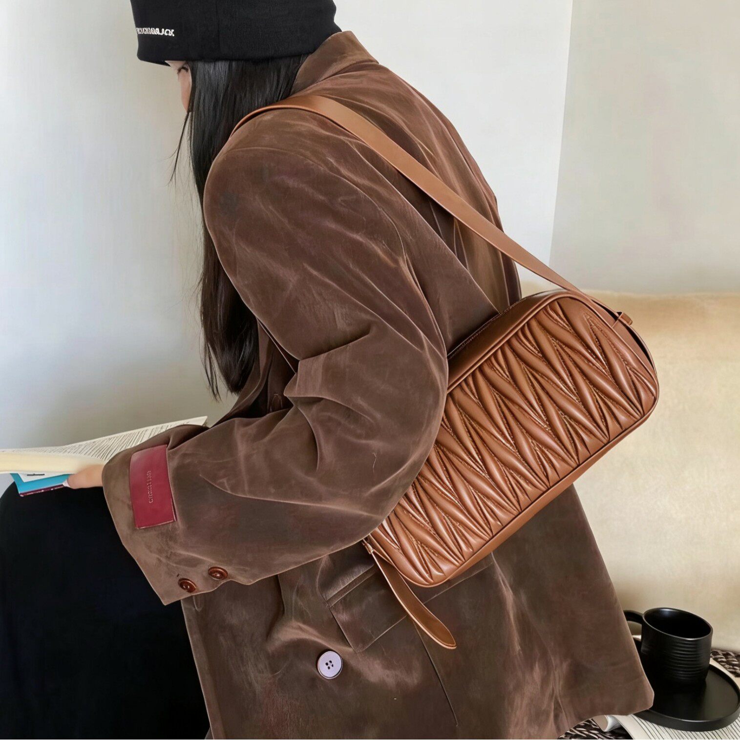 MIU缪家长肩带褶皱单肩小方包斜挎枕头包手提相机包复古保龄球包