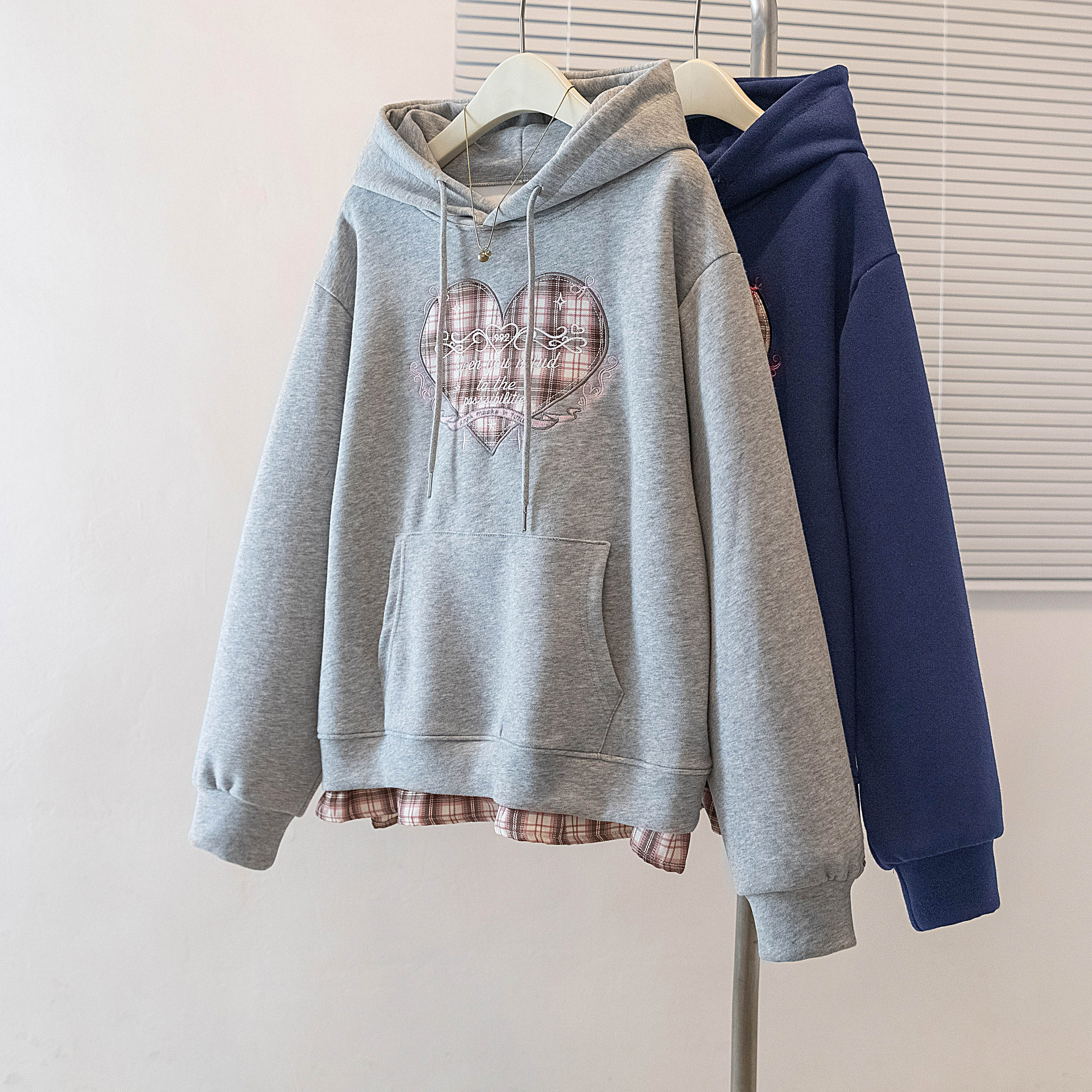 实拍大码连帽卫衣女假两件小众设计感爱心字母刺绣宽松长袖外套潮